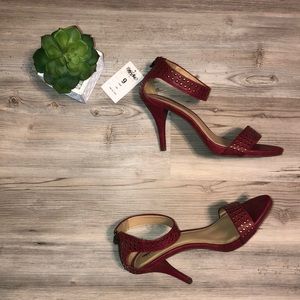 ❗️MOSSIMO SZ 9 RED AND GOLD STUDDED HEELS❗️